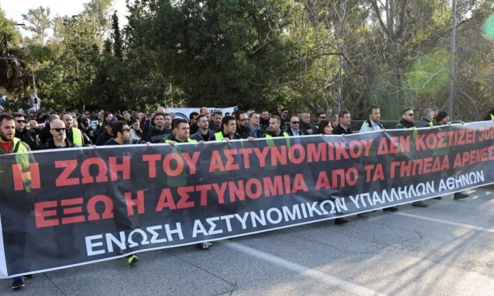 Συγκέντρωση διαμαρτυρίας αστυνομικών στην πλατεία Συντάγματος